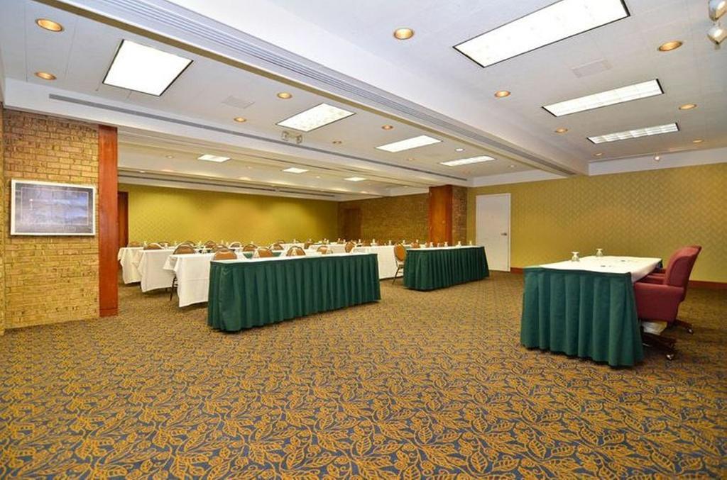 Clock Tower Resort And Conference Center - Rockford Business foto